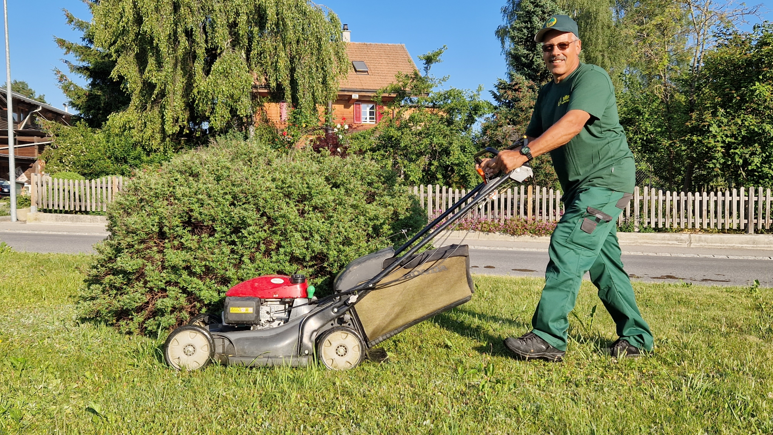Gartenpflege Unterhalt Rasen mähen