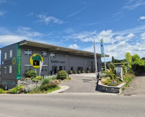 Yasiflor GmbH + GantrischPool GmbH Mustergarten und Werkhof Yasiflor GmbH + GantrischPool GmbH Mustergarten und Werkhof