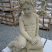 Sandsteinskulptur sitzend Kaufdorf